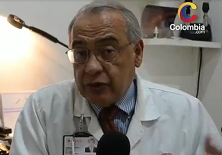 Alberto Chacón describe la cirugía de córnea en Bogotá