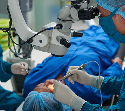 Cirugía ocular en Bogotá, persona sometida a operación