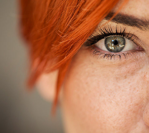 Ojos de una mujer, clínica de ojos en Bogotá