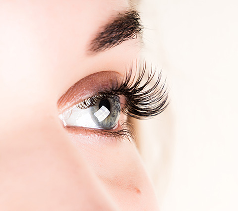 El oftalmólogo es el doctor de ojos en Bogotá Ojos de mujer, doctor de ojos